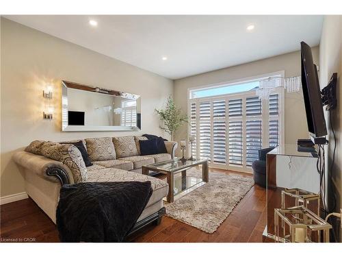 21 Shade Forest Trail, Hamilton, ON - Indoor Photo Showing Living Room