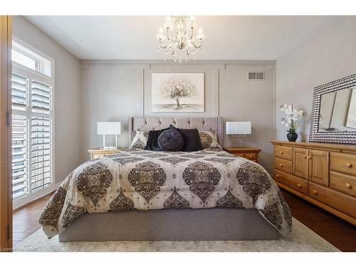 21 Shade Forest Trail, Hamilton, ON - Indoor Photo Showing Bedroom