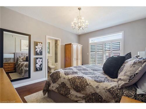 21 Shade Forest Trail, Hamilton, ON - Indoor Photo Showing Bedroom