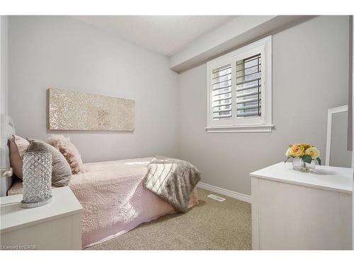 21 Shade Forest Trail, Hamilton, ON - Indoor Photo Showing Bedroom