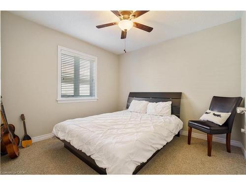 21 Shade Forest Trail, Hamilton, ON - Indoor Photo Showing Bedroom