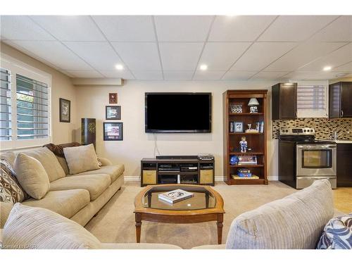 21 Shade Forest Trail, Hamilton, ON - Indoor Photo Showing Other Room