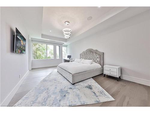 2250 Chancery Lane W, Oakville, ON - Indoor Photo Showing Bedroom