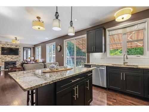304 Falling Green Crescent, Kitchener, ON - Indoor Photo Showing Kitchen With Upgraded Kitchen