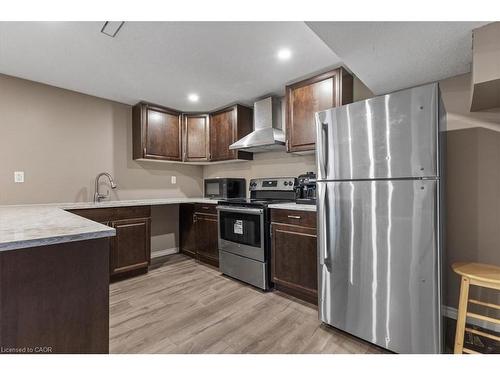 304 Falling Green Crescent, Kitchener, ON - Indoor Photo Showing Kitchen