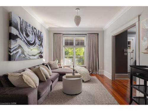40 Stanley Avenue, Hamilton, ON - Indoor Photo Showing Living Room