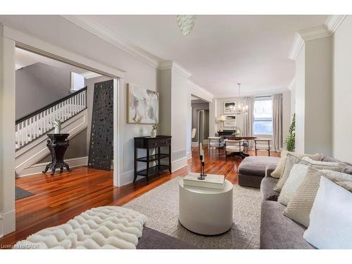 40 Stanley Avenue, Hamilton, ON - Indoor Photo Showing Living Room