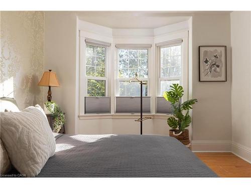 40 Stanley Avenue, Hamilton, ON - Indoor Photo Showing Other Room