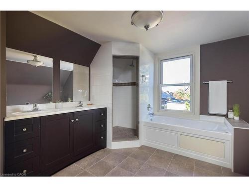 40 Stanley Avenue, Hamilton, ON - Indoor Photo Showing Bathroom
