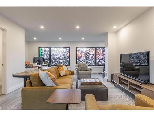 40 Stanley Avenue, Hamilton, ON - Indoor Photo Showing Living Room