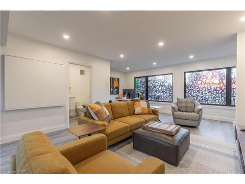 40 Stanley Avenue, Hamilton, ON - Indoor Photo Showing Living Room