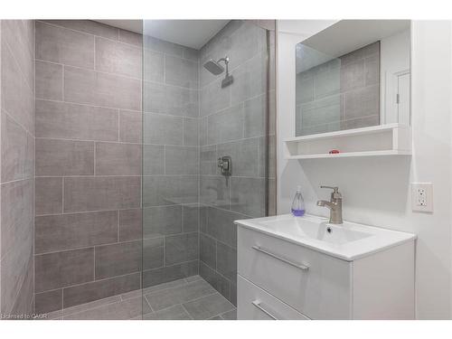 40 Stanley Avenue, Hamilton, ON - Indoor Photo Showing Bathroom