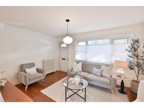 1088 Cherriebell Road, Mississauga, ON - Indoor Photo Showing Living Room