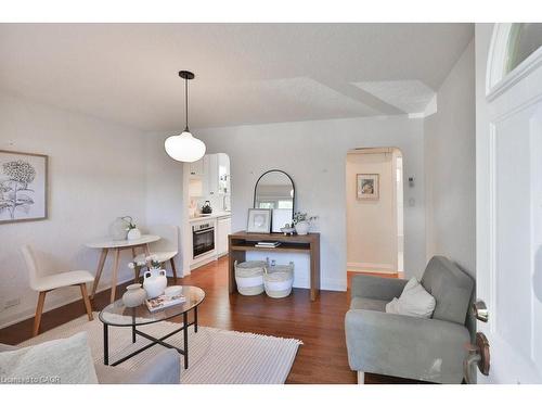 1088 Cherriebell Road, Mississauga, ON - Indoor Photo Showing Living Room