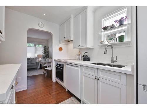 1088 Cherriebell Road, Mississauga, ON - Indoor Photo Showing Kitchen With Double Sink