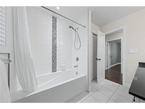 261 Watervale Crescent, Kitchener, ON - Indoor Photo Showing Bathroom