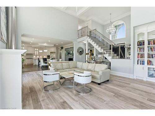 5 Kramer Court, York, ON - Indoor Photo Showing Living Room