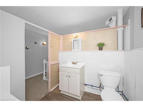 127 East Avenue N, Hamilton, ON - Indoor Photo Showing Bathroom