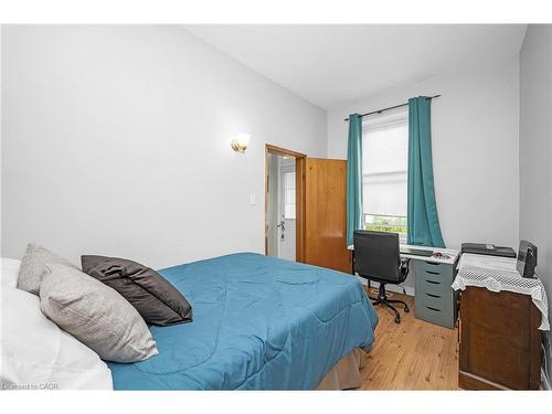 127 East Avenue N, Hamilton, ON - Indoor Photo Showing Bedroom
