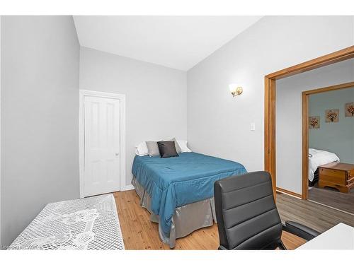 127 East Avenue N, Hamilton, ON - Indoor Photo Showing Bedroom
