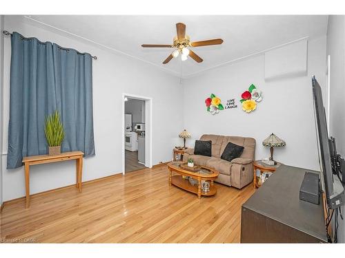 127 East Avenue N, Hamilton, ON - Indoor Photo Showing Living Room