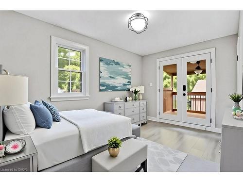 43 Dudhope Avenue, Cambridge, ON - Indoor Photo Showing Bedroom