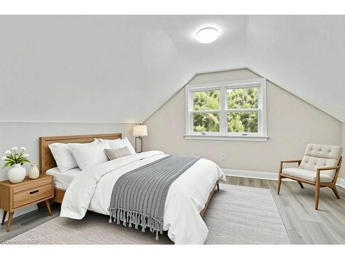 43 Dudhope Avenue, Cambridge, ON - Indoor Photo Showing Bedroom
