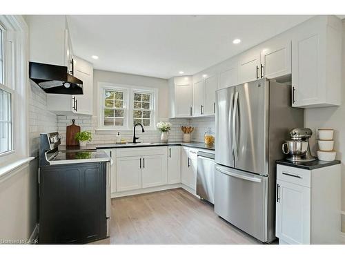 43 Dudhope Avenue, Cambridge, ON - Indoor Photo Showing Kitchen With Upgraded Kitchen
