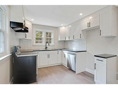 43 Dudhope Avenue, Cambridge, ON - Indoor Photo Showing Kitchen With Upgraded Kitchen