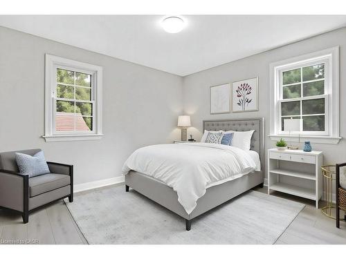43 Dudhope Avenue, Cambridge, ON - Indoor Photo Showing Bedroom