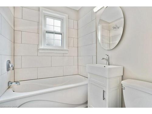 43 Dudhope Avenue, Cambridge, ON - Indoor Photo Showing Bathroom