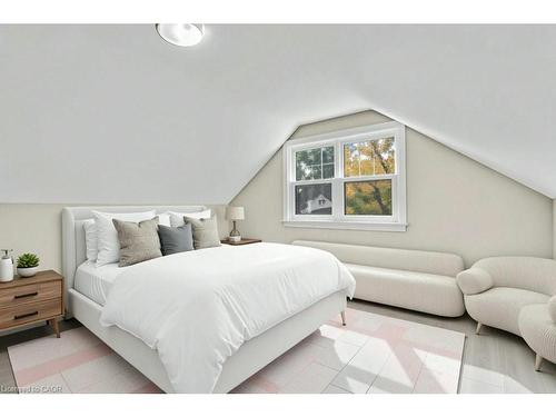 43 Dudhope Avenue, Cambridge, ON - Indoor Photo Showing Bedroom