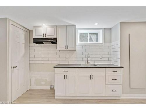 43 Dudhope Avenue, Cambridge, ON - Indoor Photo Showing Kitchen