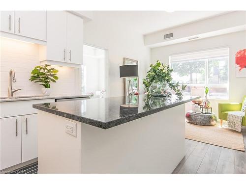 102-251 Northfield Drive E, Waterloo, ON - Indoor Photo Showing Kitchen With Upgraded Kitchen