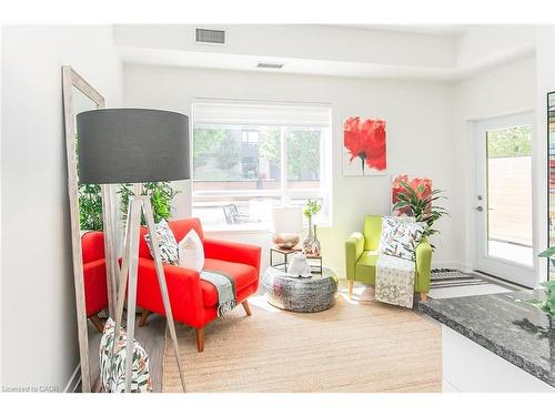 102-251 Northfield Drive E, Waterloo, ON - Indoor