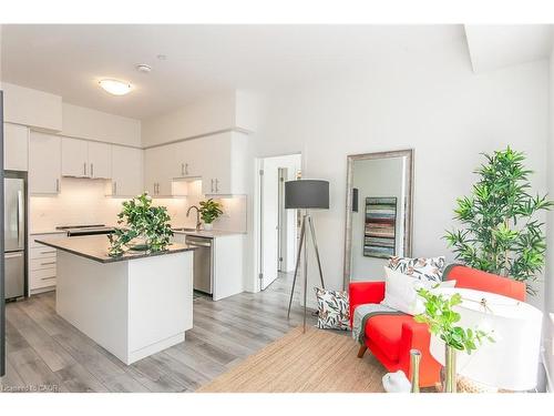 102-251 Northfield Drive E, Waterloo, ON - Indoor