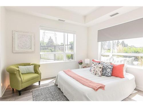 102-251 Northfield Drive E, Waterloo, ON - Indoor Photo Showing Bedroom