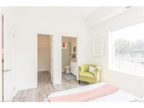 102-251 Northfield Drive E, Waterloo, ON - Indoor Photo Showing Bedroom