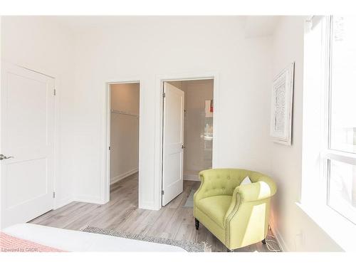 102-251 Northfield Drive E, Waterloo, ON - Indoor