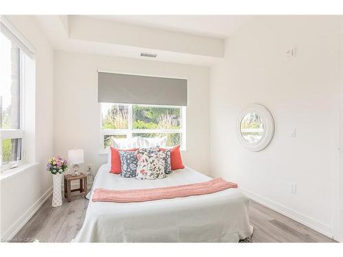 102-251 Northfield Drive E, Waterloo, ON - Indoor Photo Showing Bedroom