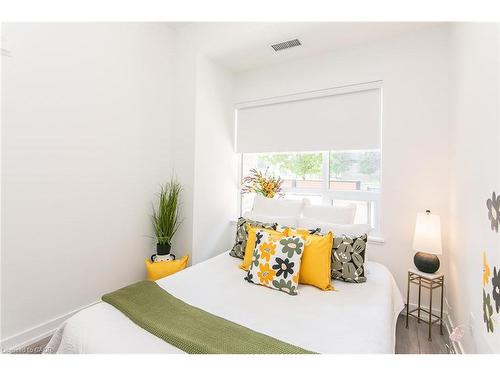 102-251 Northfield Drive E, Waterloo, ON - Indoor