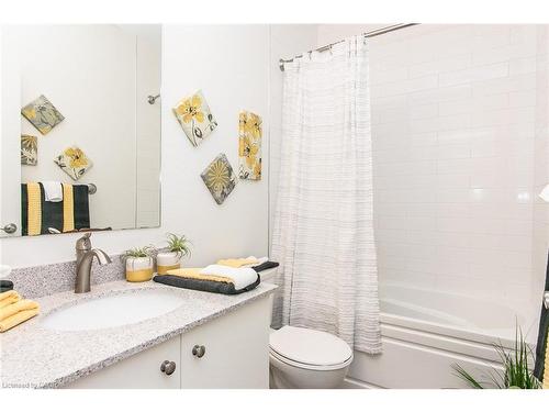 102-251 Northfield Drive E, Waterloo, ON - Indoor Photo Showing Bathroom