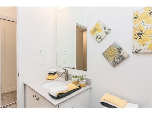 102-251 Northfield Drive E, Waterloo, ON - Indoor Photo Showing Bathroom