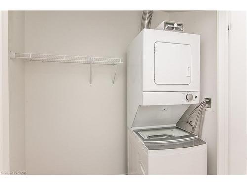 102-251 Northfield Drive E, Waterloo, ON - Indoor Photo Showing Laundry Room