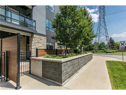 102-251 Northfield Drive E, Waterloo, ON - Outdoor