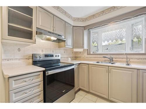 528 Fallingbrook Drive, Waterloo, ON - Indoor Photo Showing Kitchen With Double Sink