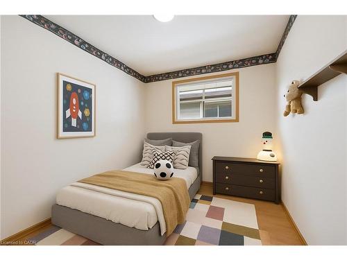 528 Fallingbrook Drive, Waterloo, ON - Indoor Photo Showing Bedroom