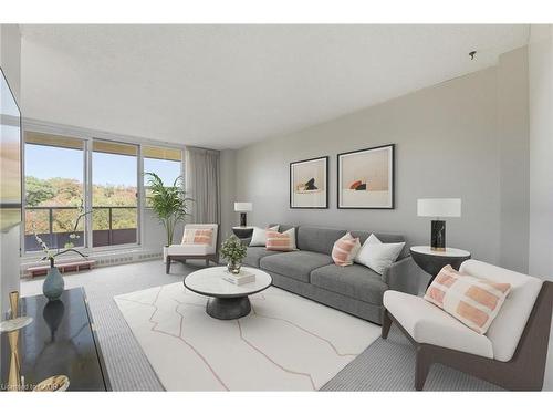 1103-1968 Main Street W, Hamilton, ON - Indoor Photo Showing Living Room