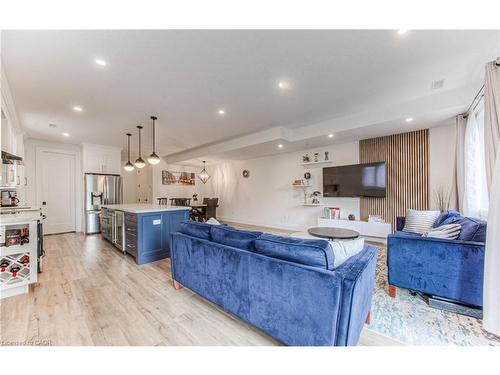 81 Fifth Avenue, Kitchener, ON - Indoor Photo Showing Living Room