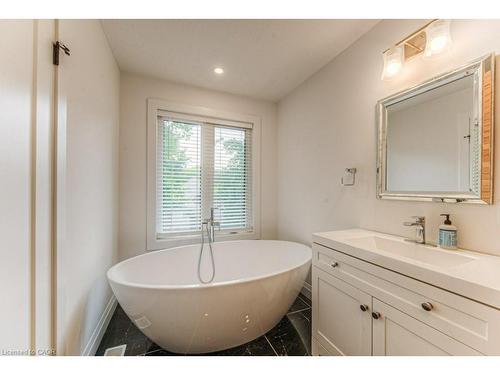 81 Fifth Avenue, Kitchener, ON - Indoor Photo Showing Bathroom
